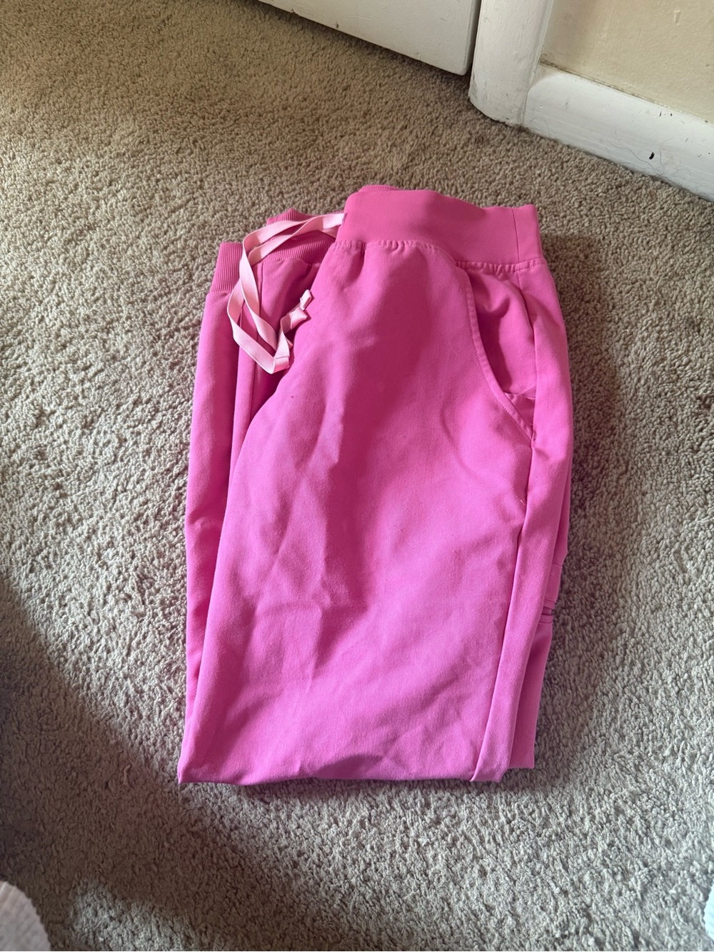 Figs pink jogger scrub pants size small